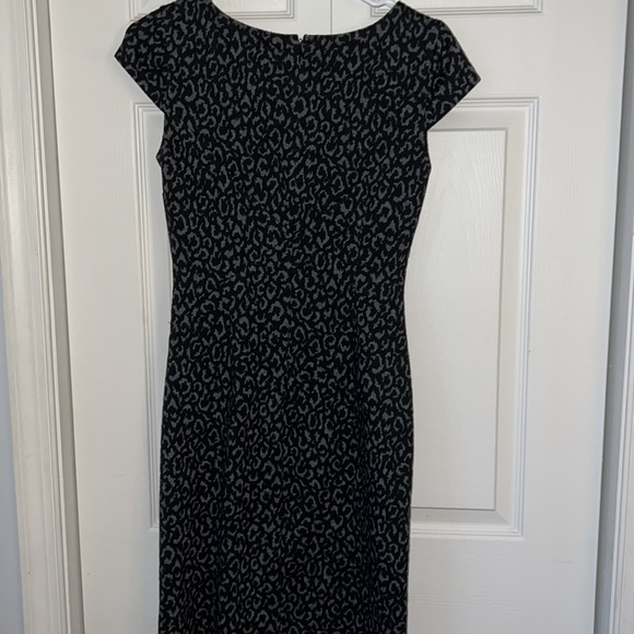 Ann Taylor Gray and Black leopard dress 👗 - Picture 3 of 4